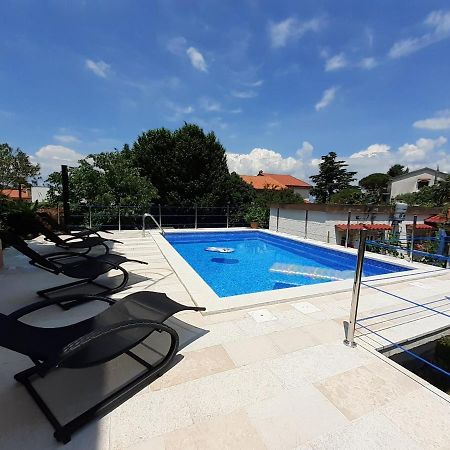 Apartment Hana With A Private Pool Malinska Exterior photo