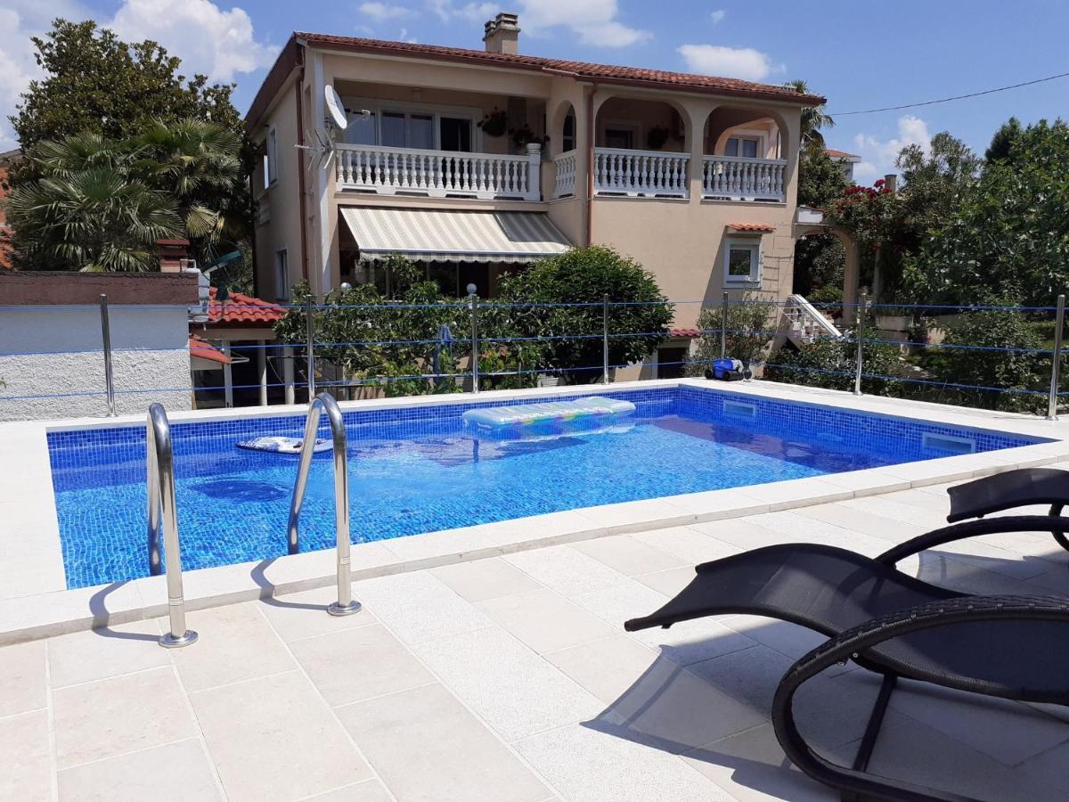 Apartment Hana With A Private Pool Malinska Exterior photo